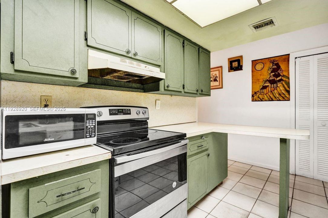 待售: $395,000 (4 贝兹, 2 浴室, 1776 平方英尺)