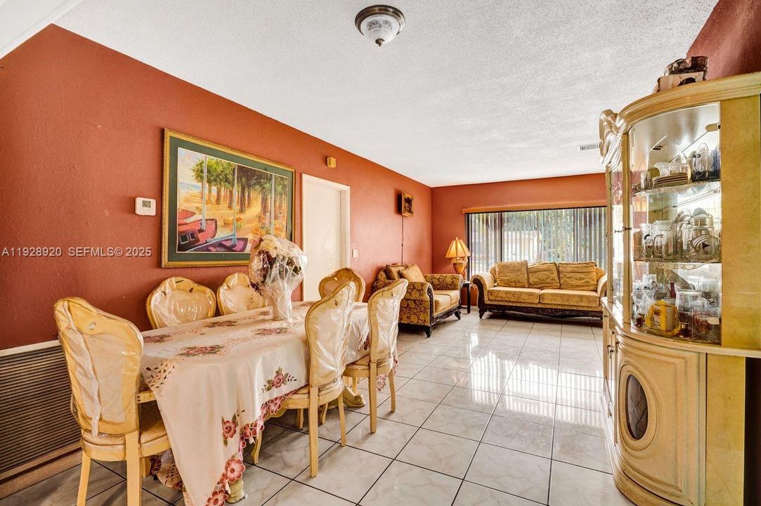 待售: $395,000 (4 贝兹, 2 浴室, 1776 平方英尺)