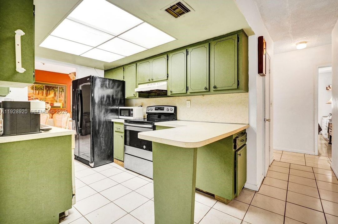 待售: $395,000 (4 贝兹, 2 浴室, 1776 平方英尺)