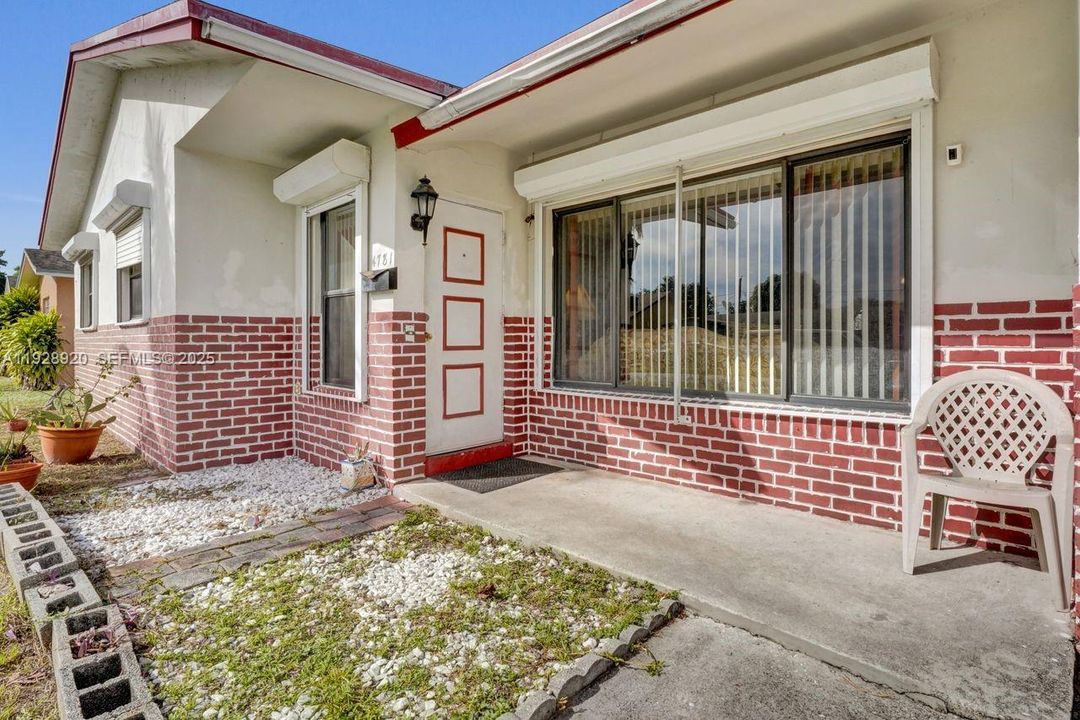 待售: $395,000 (4 贝兹, 2 浴室, 1776 平方英尺)