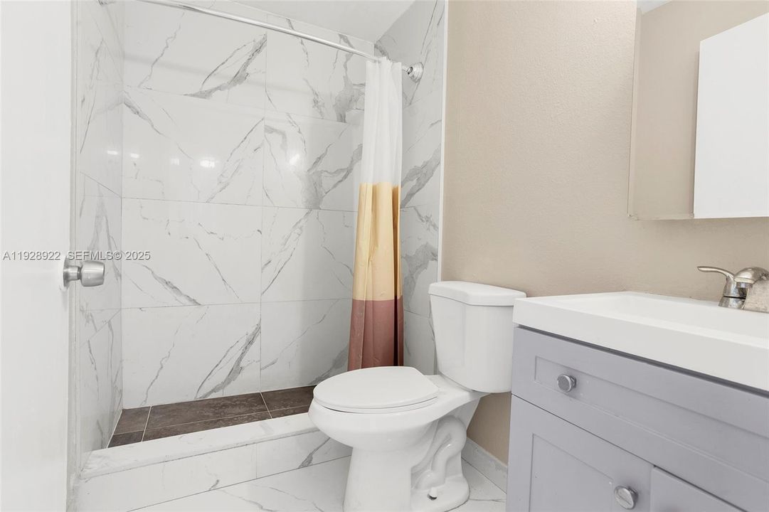 For Sale: $206,000 (2 beds, 1 baths, 709 Square Feet)