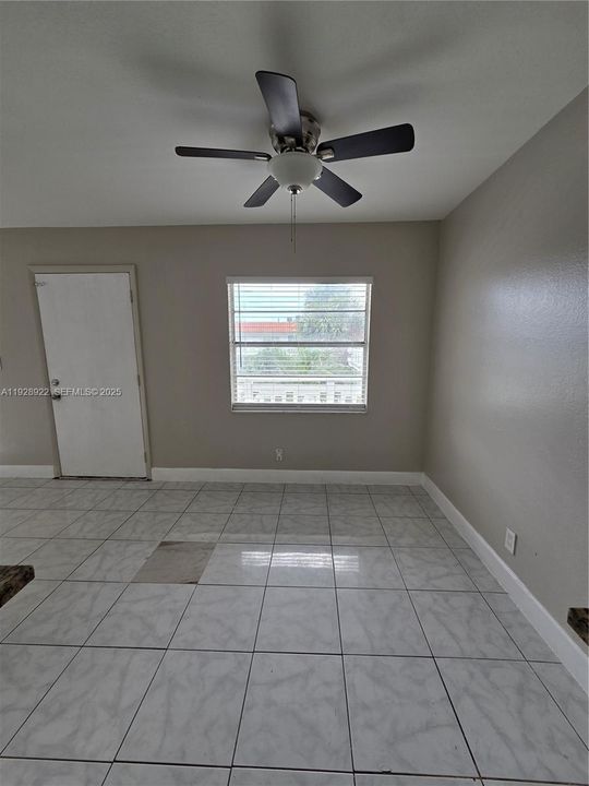 На продажу: $206,000 (2 спален, 1 ванн, 709 Квадратных фут)