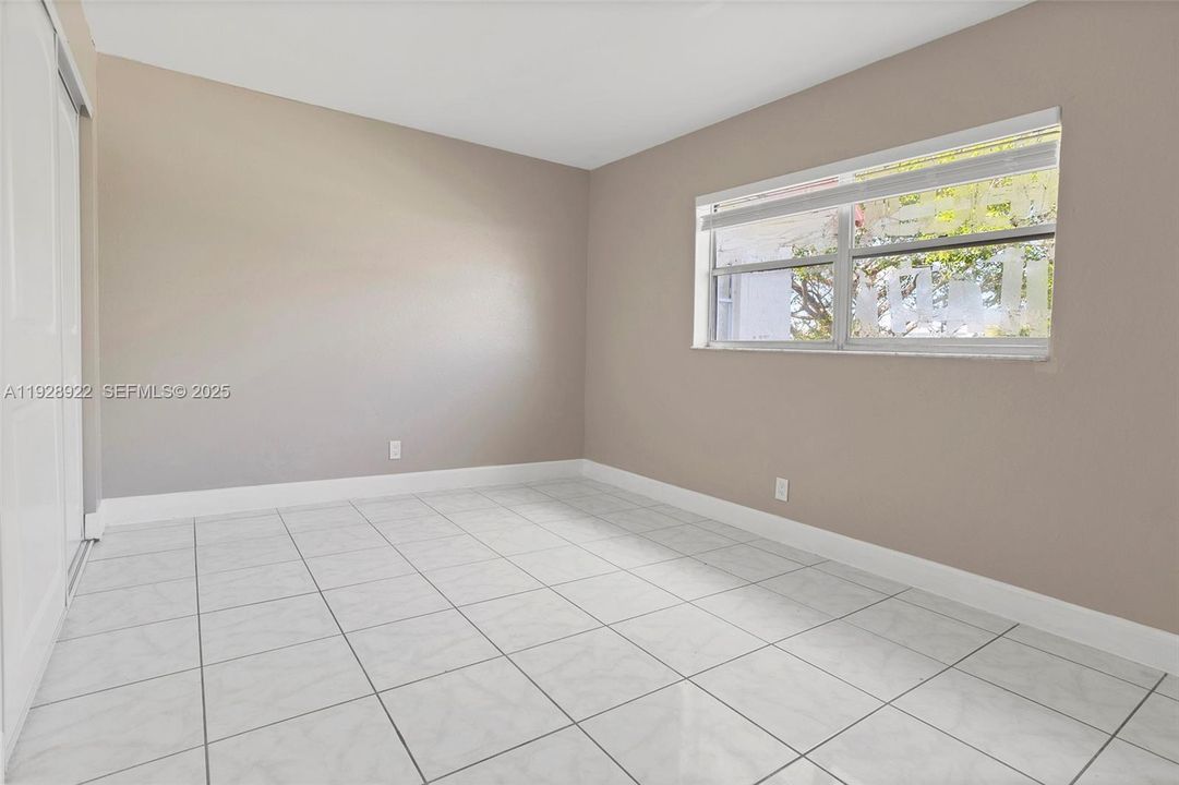 For Sale: $206,000 (2 beds, 1 baths, 709 Square Feet)