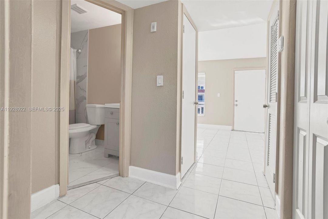 For Sale: $206,000 (2 beds, 1 baths, 709 Square Feet)