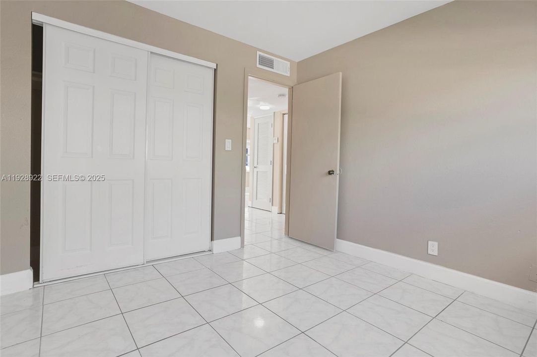 For Sale: $206,000 (2 beds, 1 baths, 709 Square Feet)