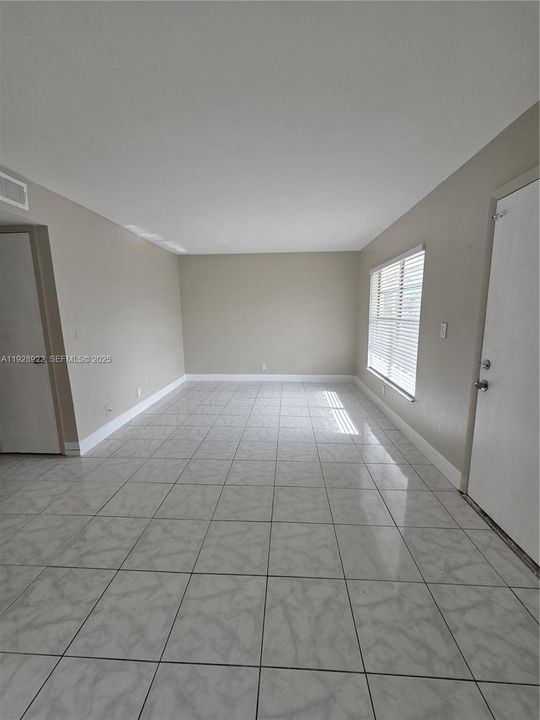 На продажу: $206,000 (2 спален, 1 ванн, 709 Квадратных фут)