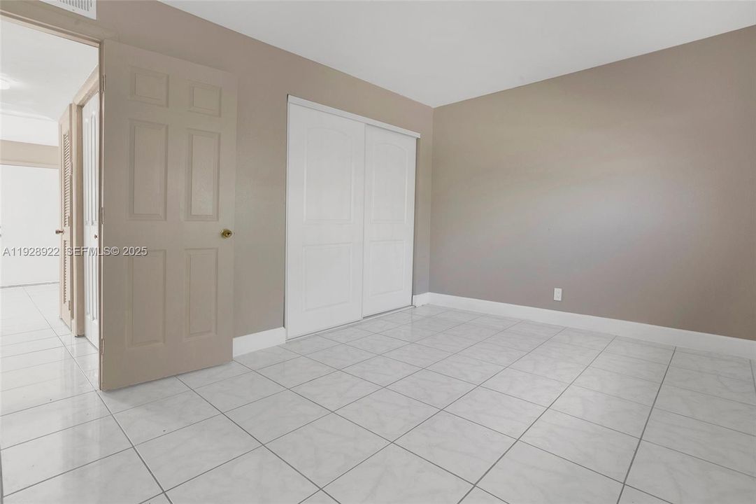 For Sale: $206,000 (2 beds, 1 baths, 709 Square Feet)