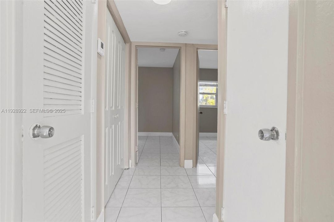 For Sale: $206,000 (2 beds, 1 baths, 709 Square Feet)