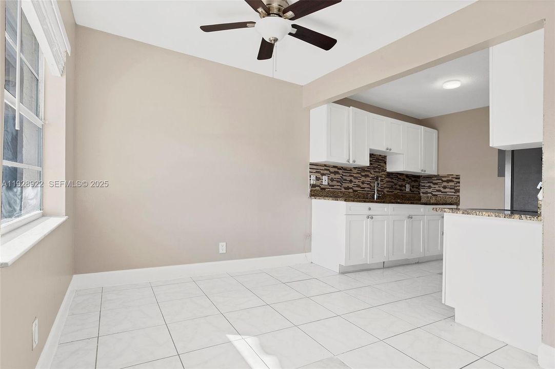 For Sale: $206,000 (2 beds, 1 baths, 709 Square Feet)