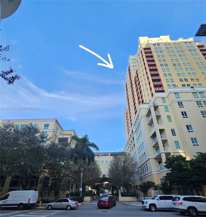 For Rent: $2,375 (1 beds, 1 baths, 690 Square Feet)