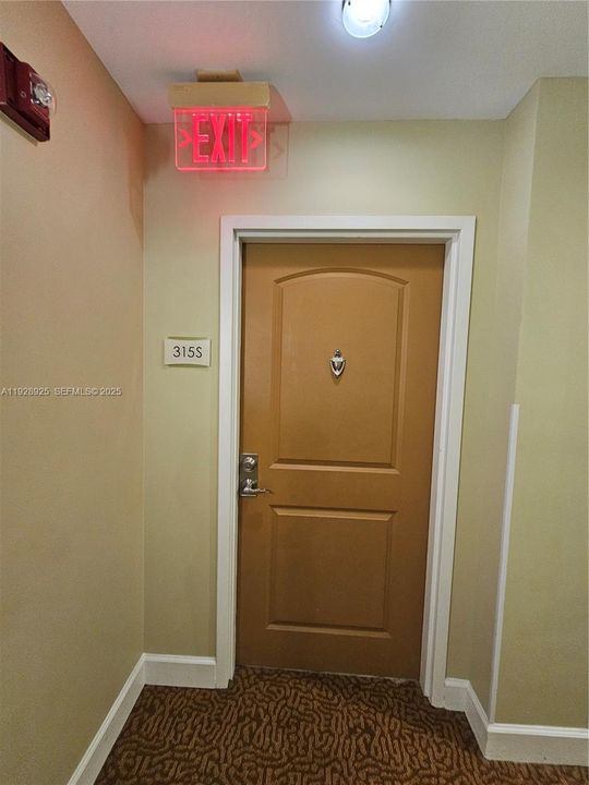 For Rent: $2,375 (1 beds, 1 baths, 690 Square Feet)