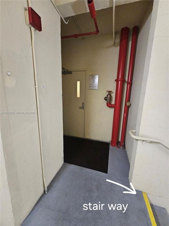 For Rent: $2,375 (1 beds, 1 baths, 690 Square Feet)