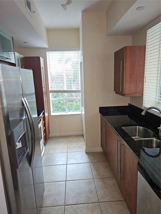 For Rent: $2,375 (1 beds, 1 baths, 690 Square Feet)