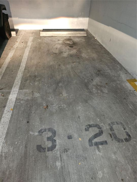 For Rent: $2,375 (1 beds, 1 baths, 690 Square Feet)