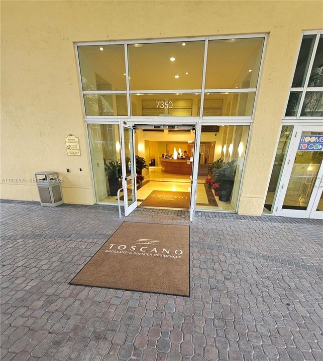 For Rent: $2,375 (1 beds, 1 baths, 690 Square Feet)