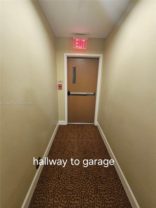 For Rent: $2,375 (1 beds, 1 baths, 690 Square Feet)