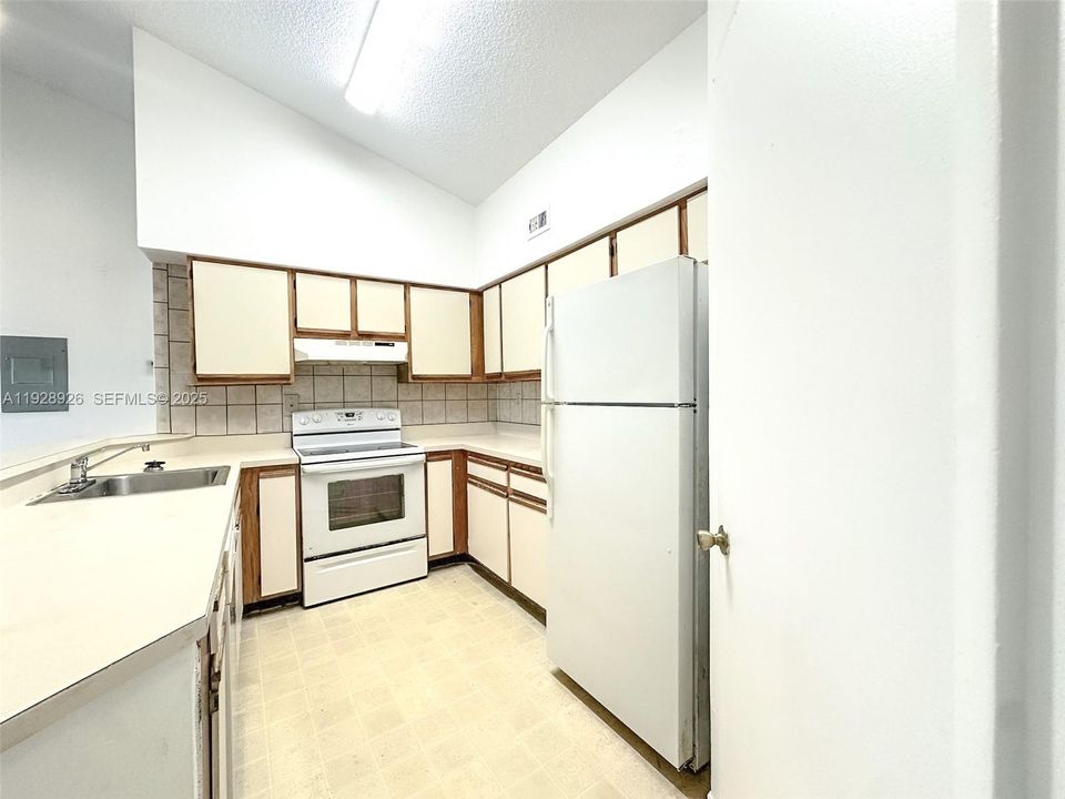For Rent: $1,890 (2 beds, 2 baths, 858 Square Feet)