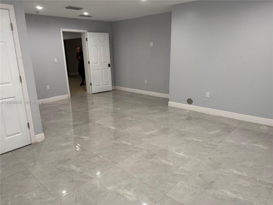 For Rent: $6,900 (5 beds, 4 baths, 3488 Square Feet)