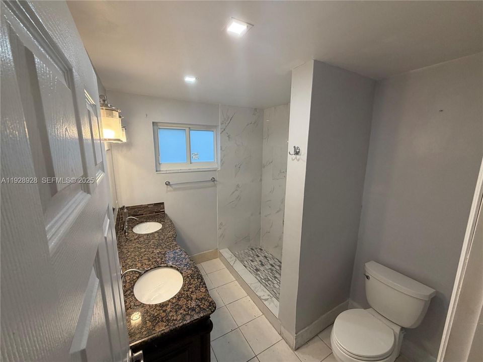 For Rent: $6,900 (5 beds, 4 baths, 3488 Square Feet)