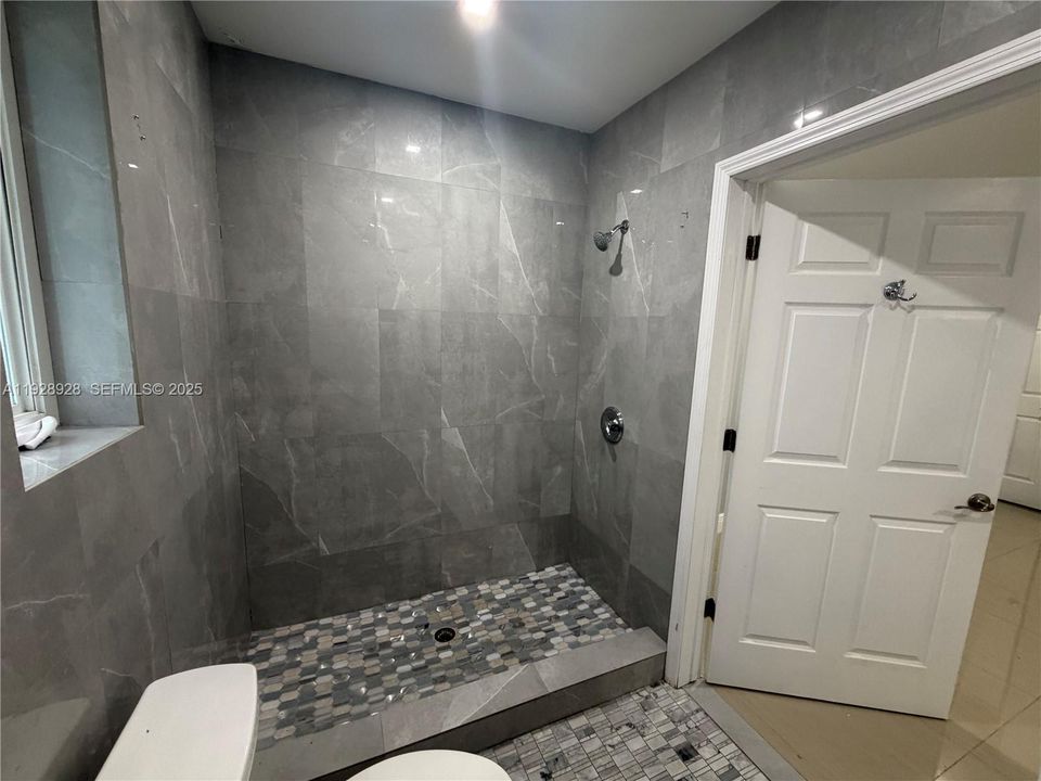 For Rent: $6,900 (5 beds, 4 baths, 3488 Square Feet)