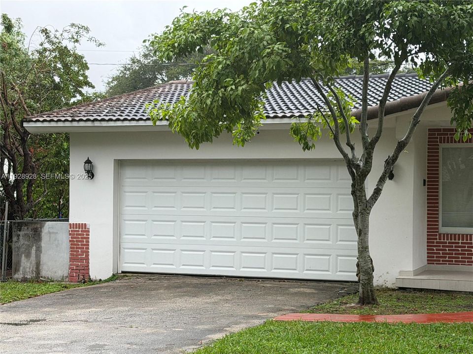 For Rent: $6,900 (5 beds, 4 baths, 3488 Square Feet)