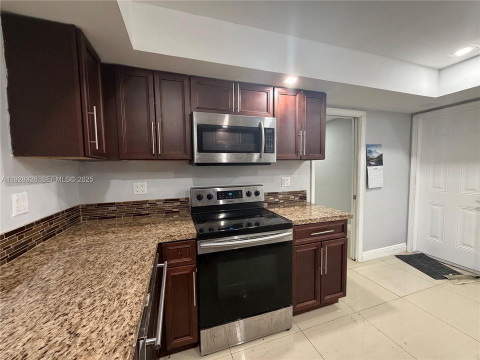 For Rent: $6,900 (5 beds, 4 baths, 3488 Square Feet)