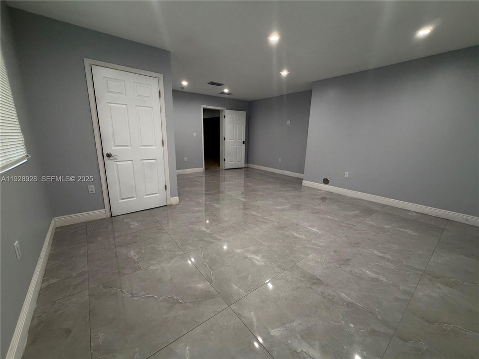 For Rent: $6,900 (5 beds, 4 baths, 3488 Square Feet)