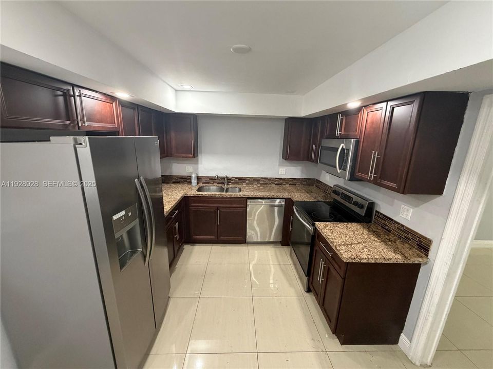 For Rent: $6,900 (5 beds, 4 baths, 3488 Square Feet)