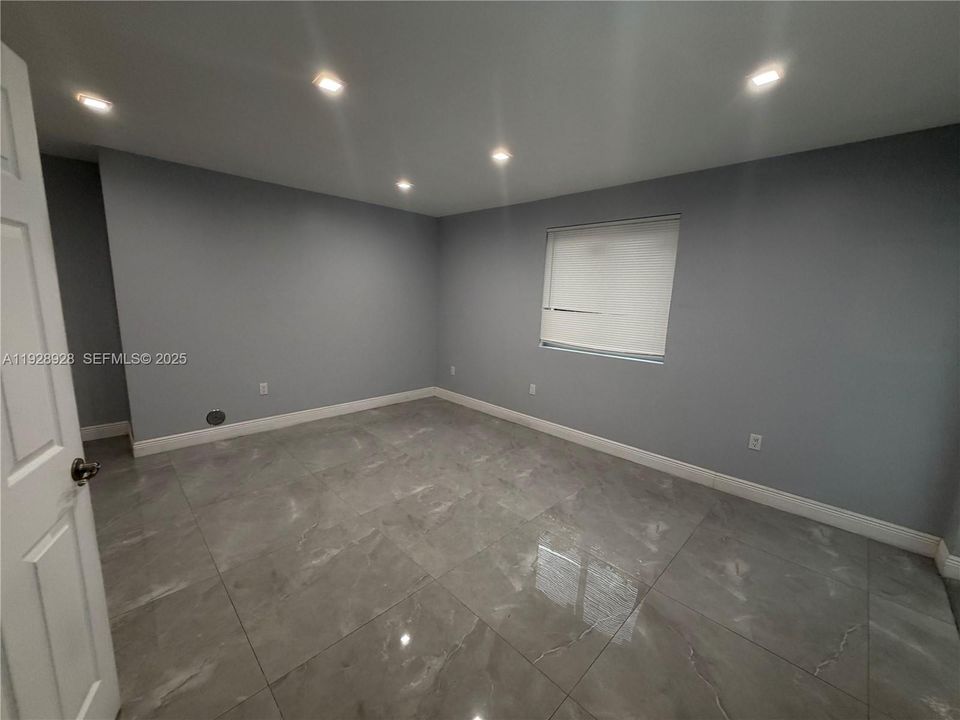 For Rent: $6,900 (5 beds, 4 baths, 3488 Square Feet)