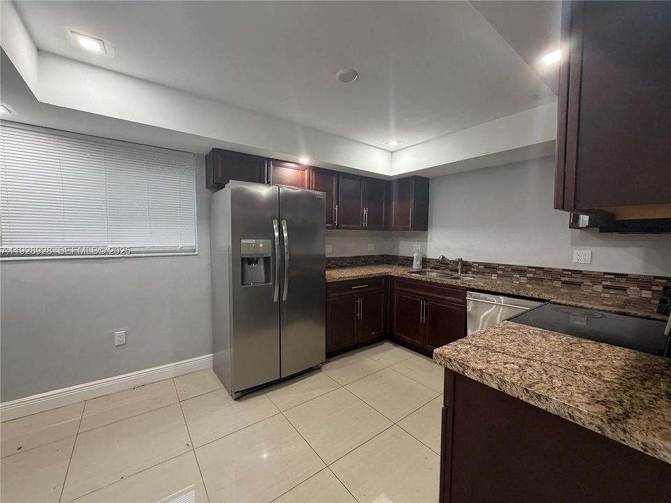 For Rent: $6,900 (5 beds, 4 baths, 3488 Square Feet)