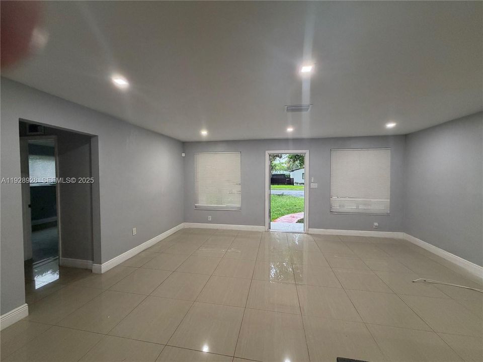 For Rent: $6,900 (5 beds, 4 baths, 3488 Square Feet)