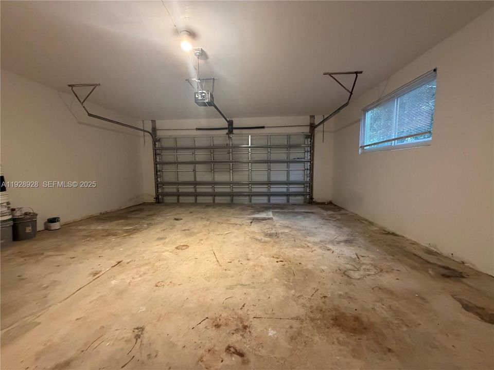 For Rent: $6,900 (5 beds, 4 baths, 3488 Square Feet)