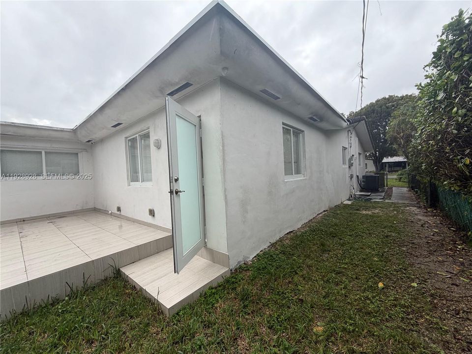 For Rent: $6,900 (5 beds, 4 baths, 3488 Square Feet)