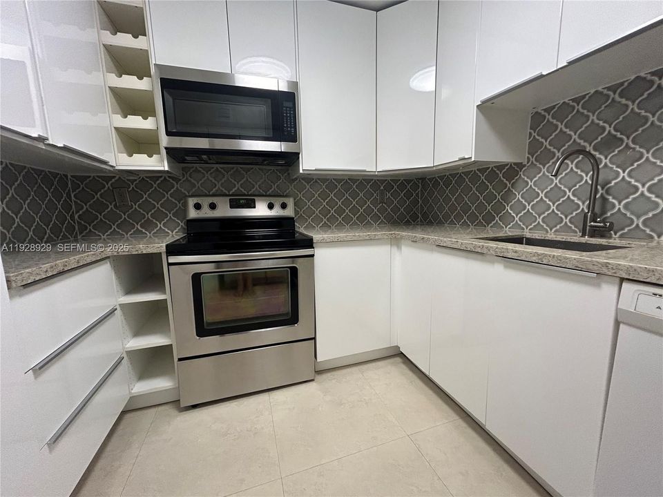 На продажу: $530,000 (2 спален, 2 ванн, 1030 Квадратных фут)