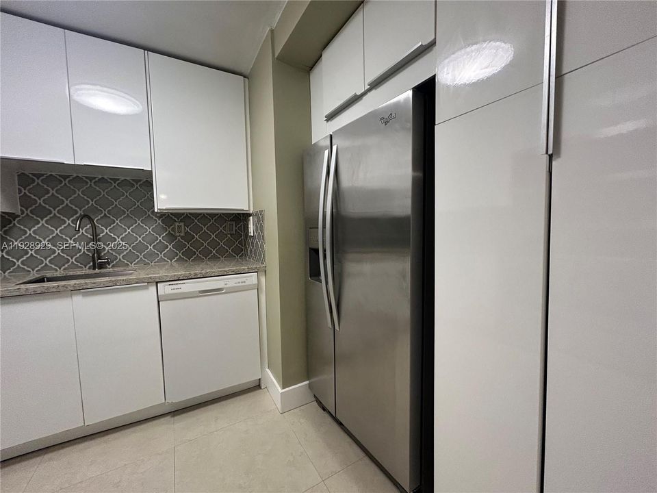 На продажу: $530,000 (2 спален, 2 ванн, 1030 Квадратных фут)