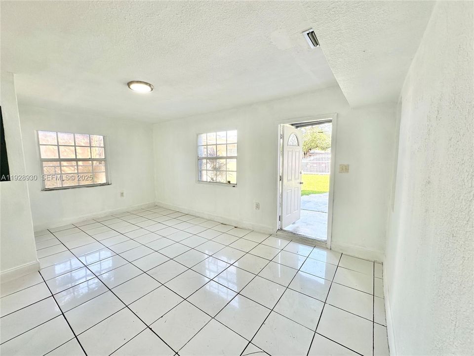 出租: $2,900 (3 贝兹, 2 浴室, 1253 平方英尺)