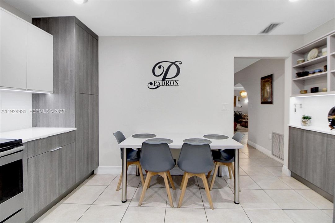 En Venta: $1,999,999 (5 camas, 4 baños, 4202 Pies cuadrados)