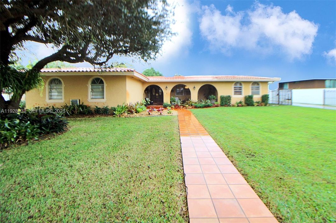 En Venta: $1,999,999 (5 camas, 4 baños, 4202 Pies cuadrados)