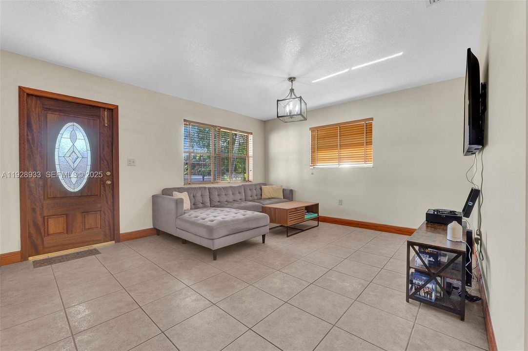 En Venta: $1,999,999 (5 camas, 4 baños, 4202 Pies cuadrados)