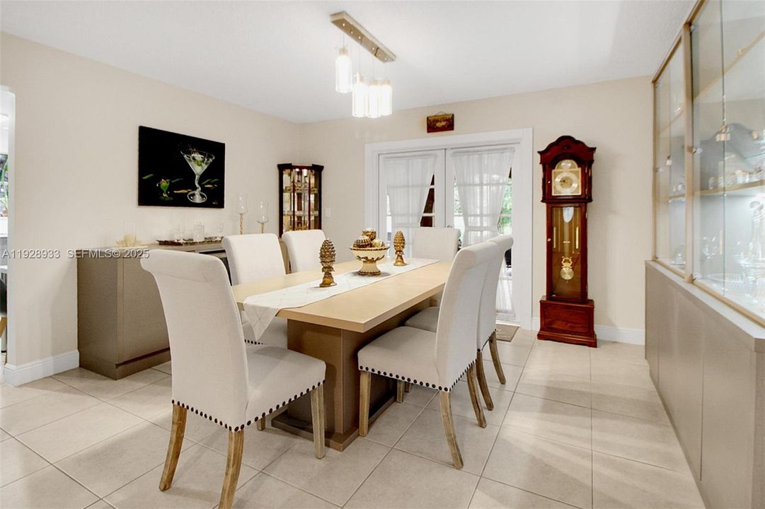 En Venta: $1,999,999 (5 camas, 4 baños, 4202 Pies cuadrados)