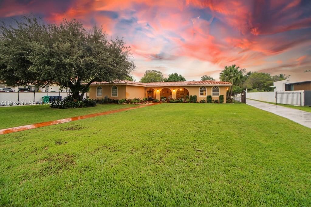 En Venta: $1,999,999 (5 camas, 4 baños, 4202 Pies cuadrados)