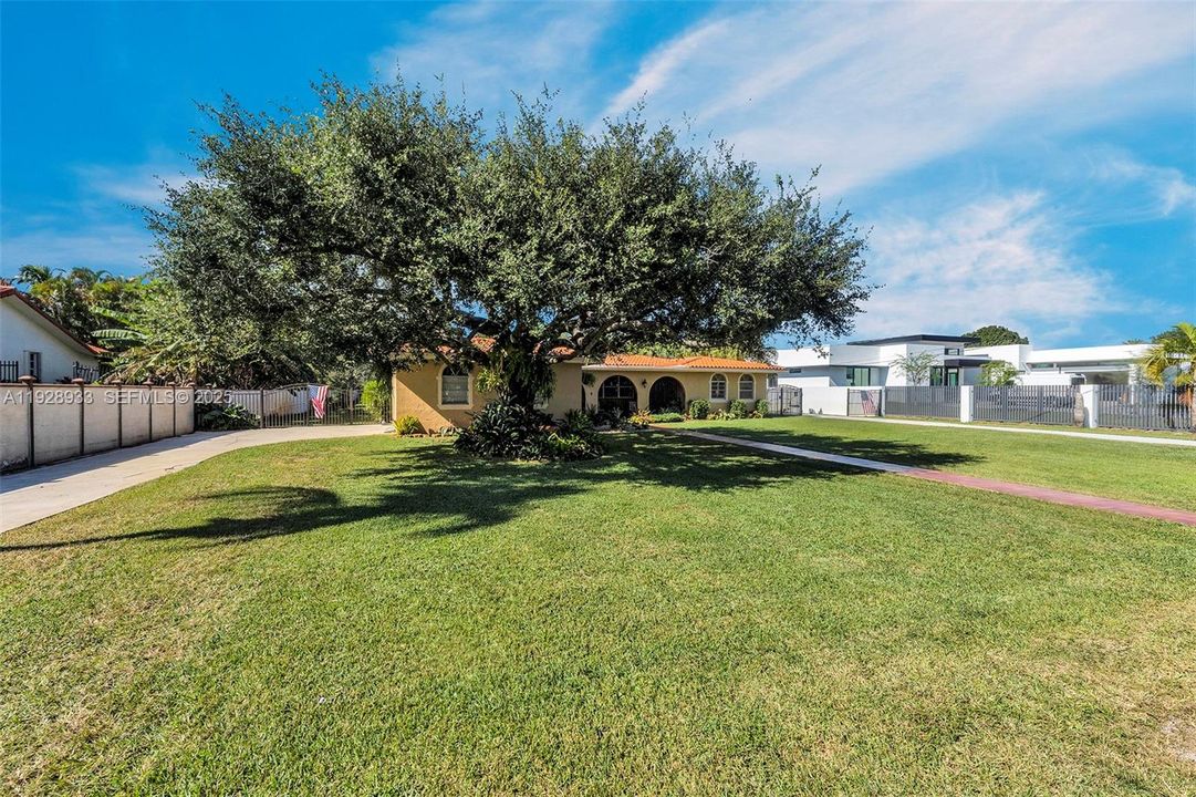 En Venta: $1,999,999 (5 camas, 4 baños, 4202 Pies cuadrados)