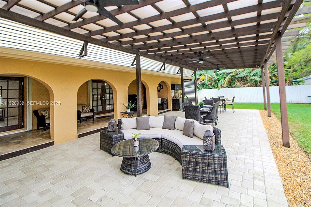 En Venta: $1,999,999 (5 camas, 4 baños, 4202 Pies cuadrados)