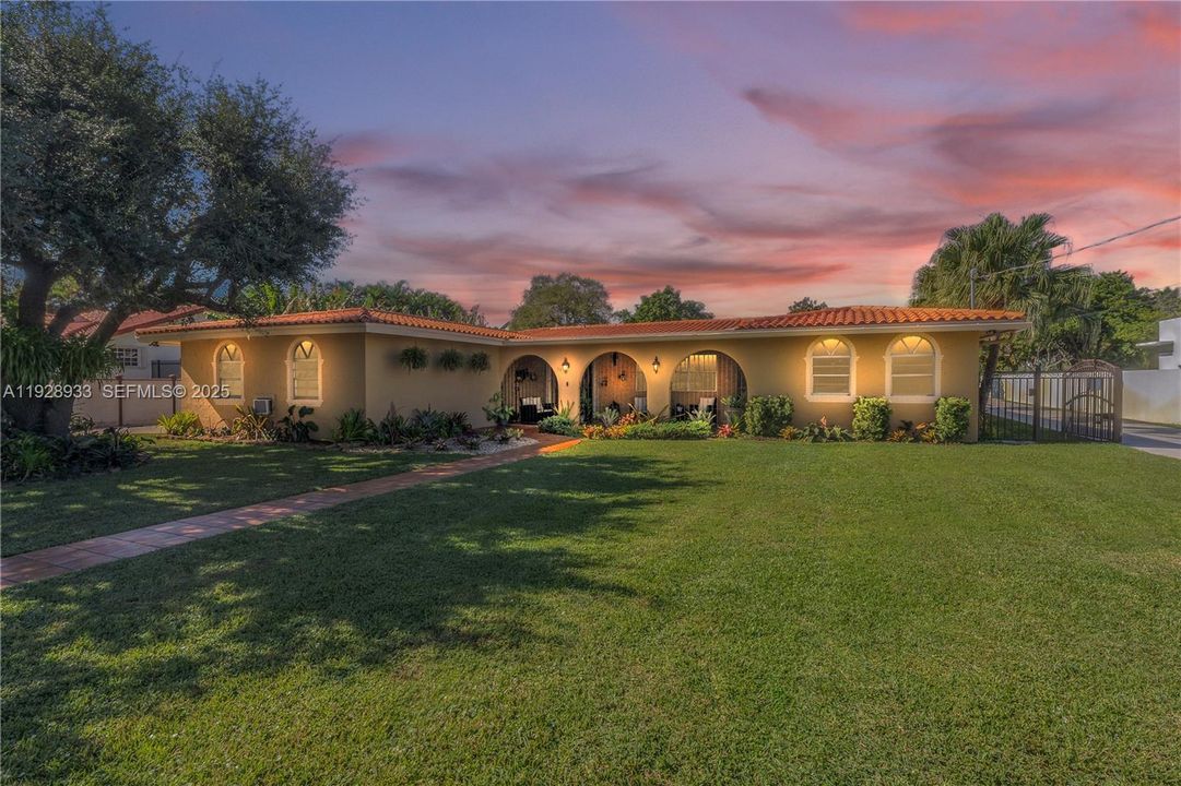 En Venta: $1,999,999 (5 camas, 4 baños, 4202 Pies cuadrados)