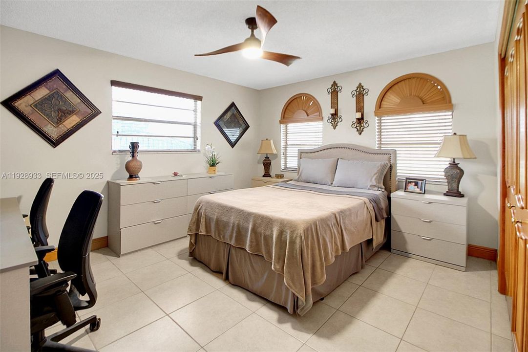 En Venta: $1,999,999 (5 camas, 4 baños, 4202 Pies cuadrados)