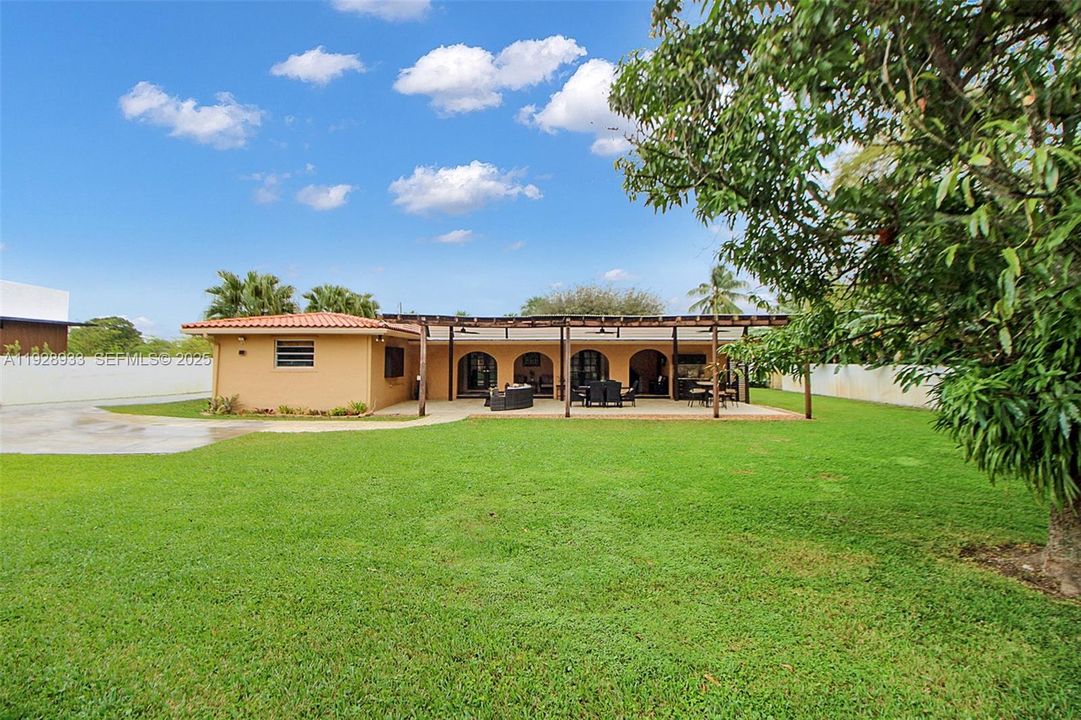 En Venta: $1,999,999 (5 camas, 4 baños, 4202 Pies cuadrados)