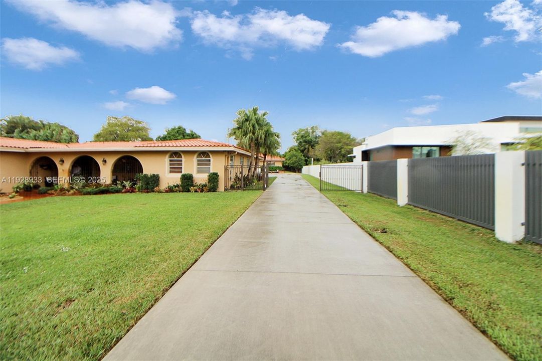 En Venta: $1,999,999 (5 camas, 4 baños, 4202 Pies cuadrados)