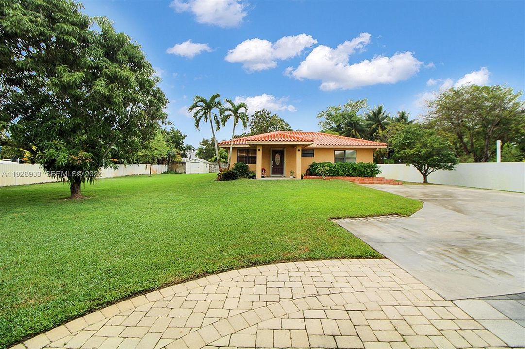 En Venta: $1,999,999 (5 camas, 4 baños, 4202 Pies cuadrados)