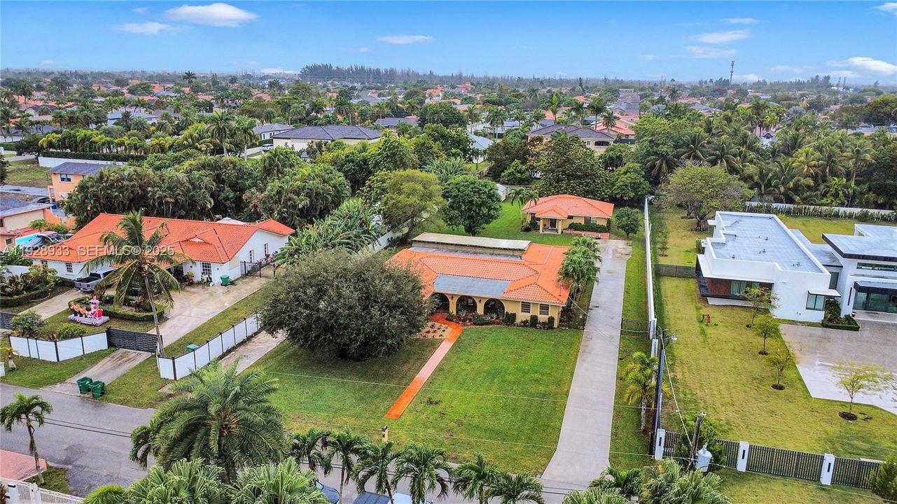 En Venta: $1,999,999 (5 camas, 4 baños, 4202 Pies cuadrados)