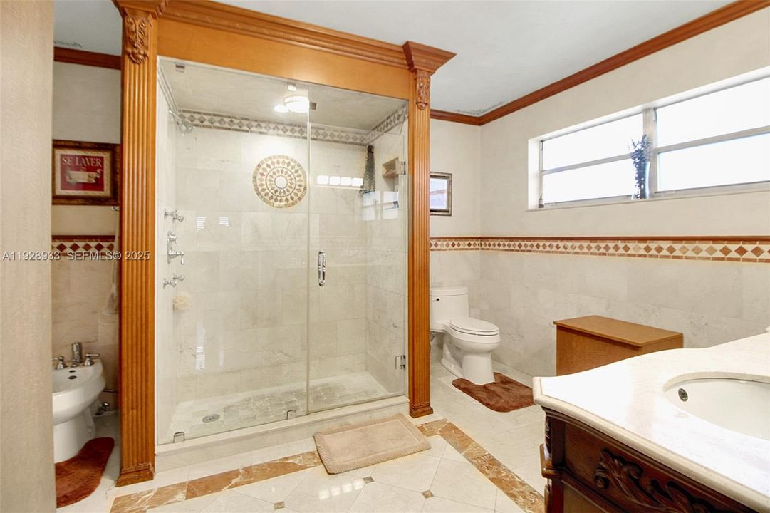 En Venta: $1,999,999 (5 camas, 4 baños, 4202 Pies cuadrados)